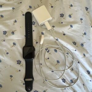 Apple Watch SE (1st Generation) 40mm Space Gray Aluminum Case